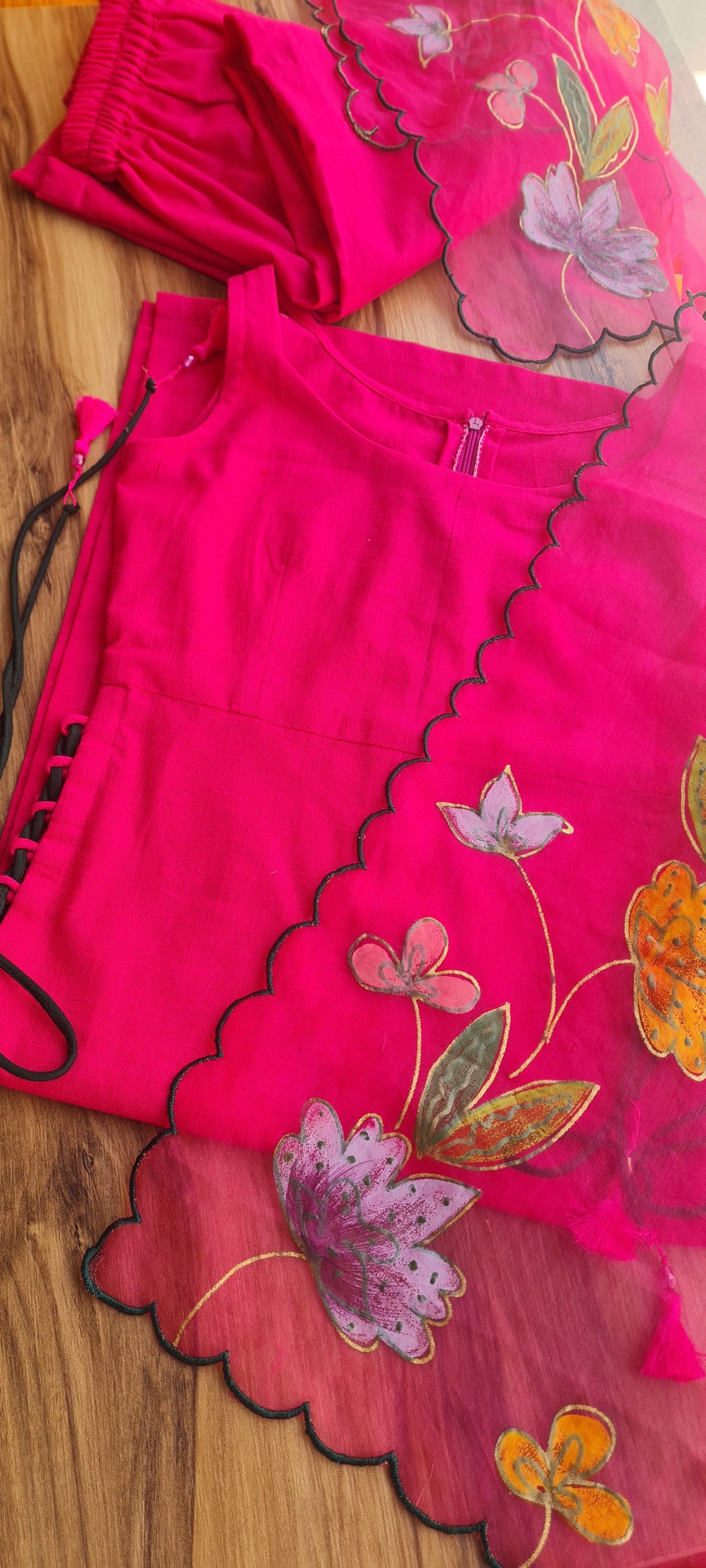 Elegant Pink Knotty Elegance