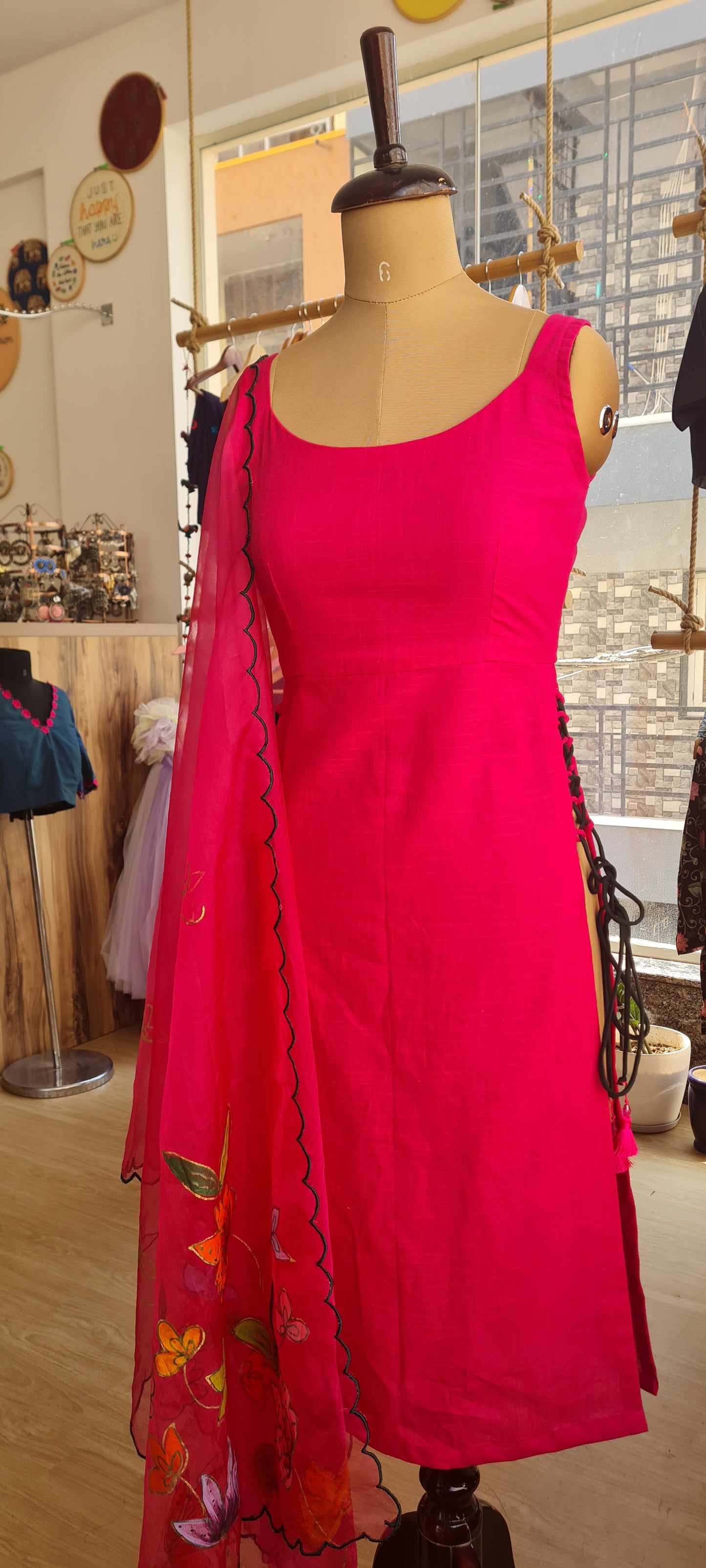 Elegant Pink Knotty Elegance
