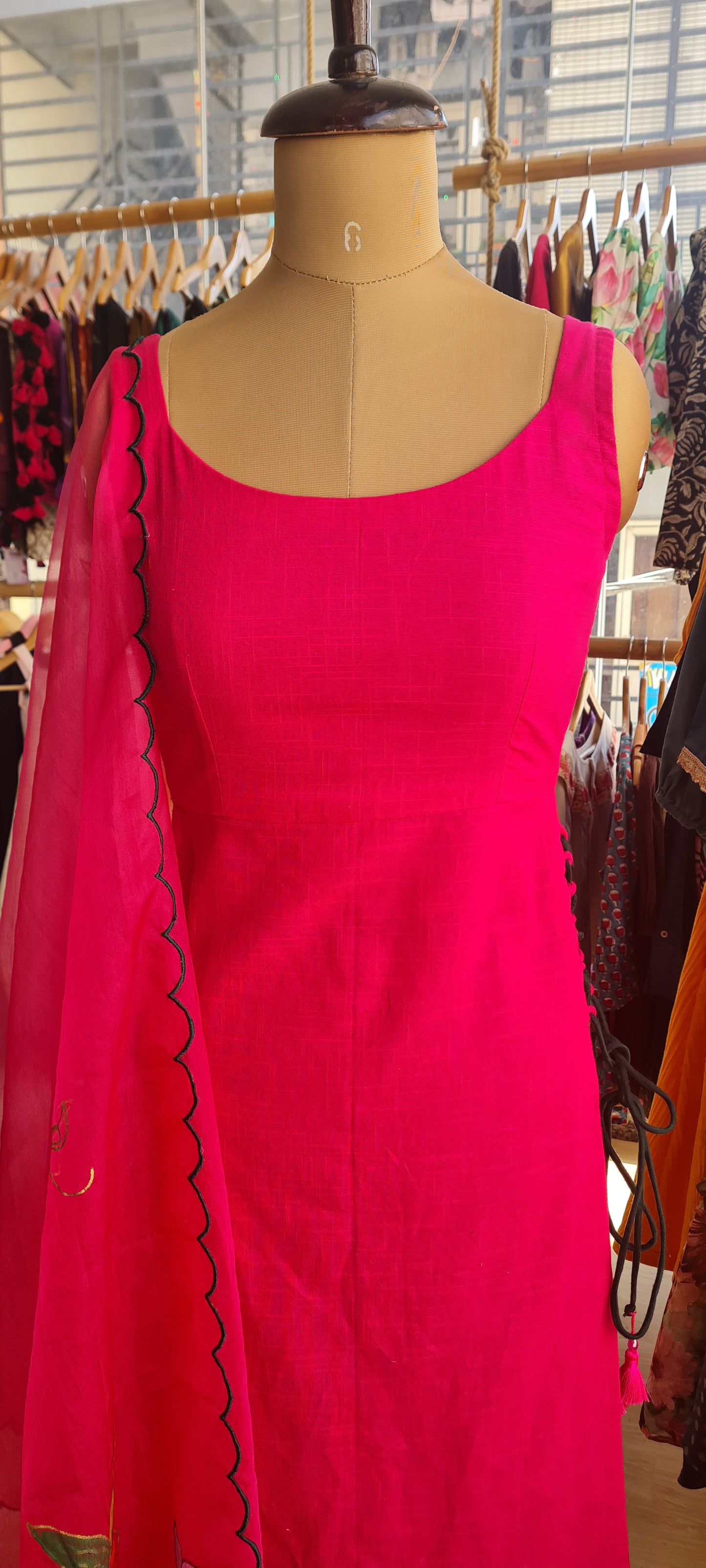 Elegant Pink Knotty Elegance