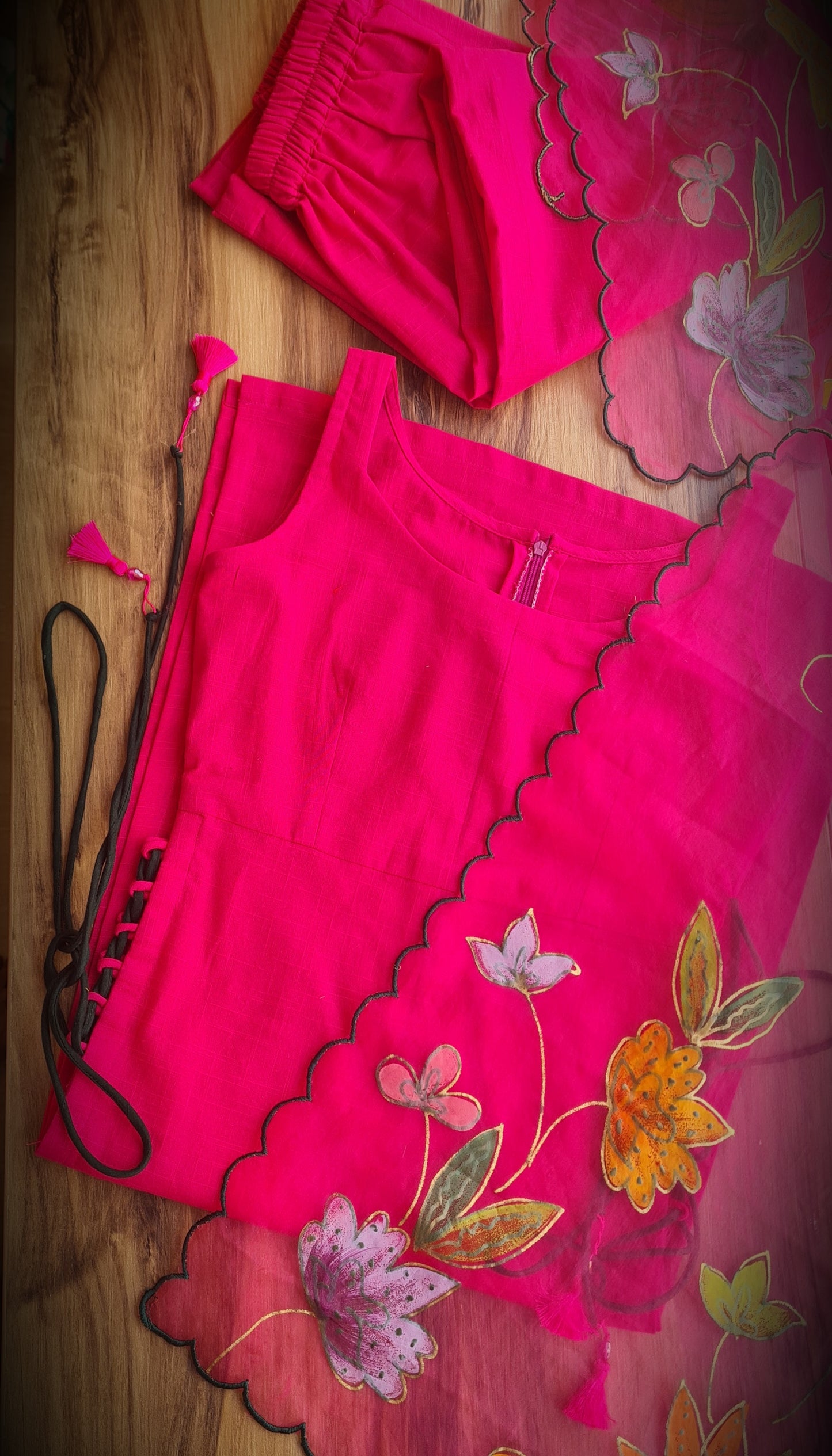 Elegant Pink Knotty Elegance