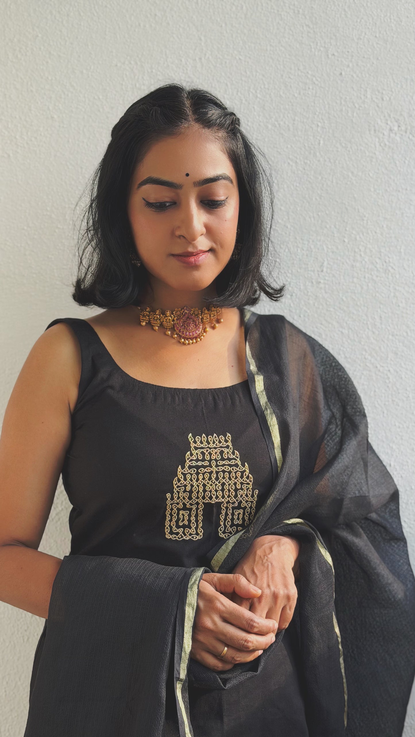 Kovil Vaasal Kurti And Kota Dupatta