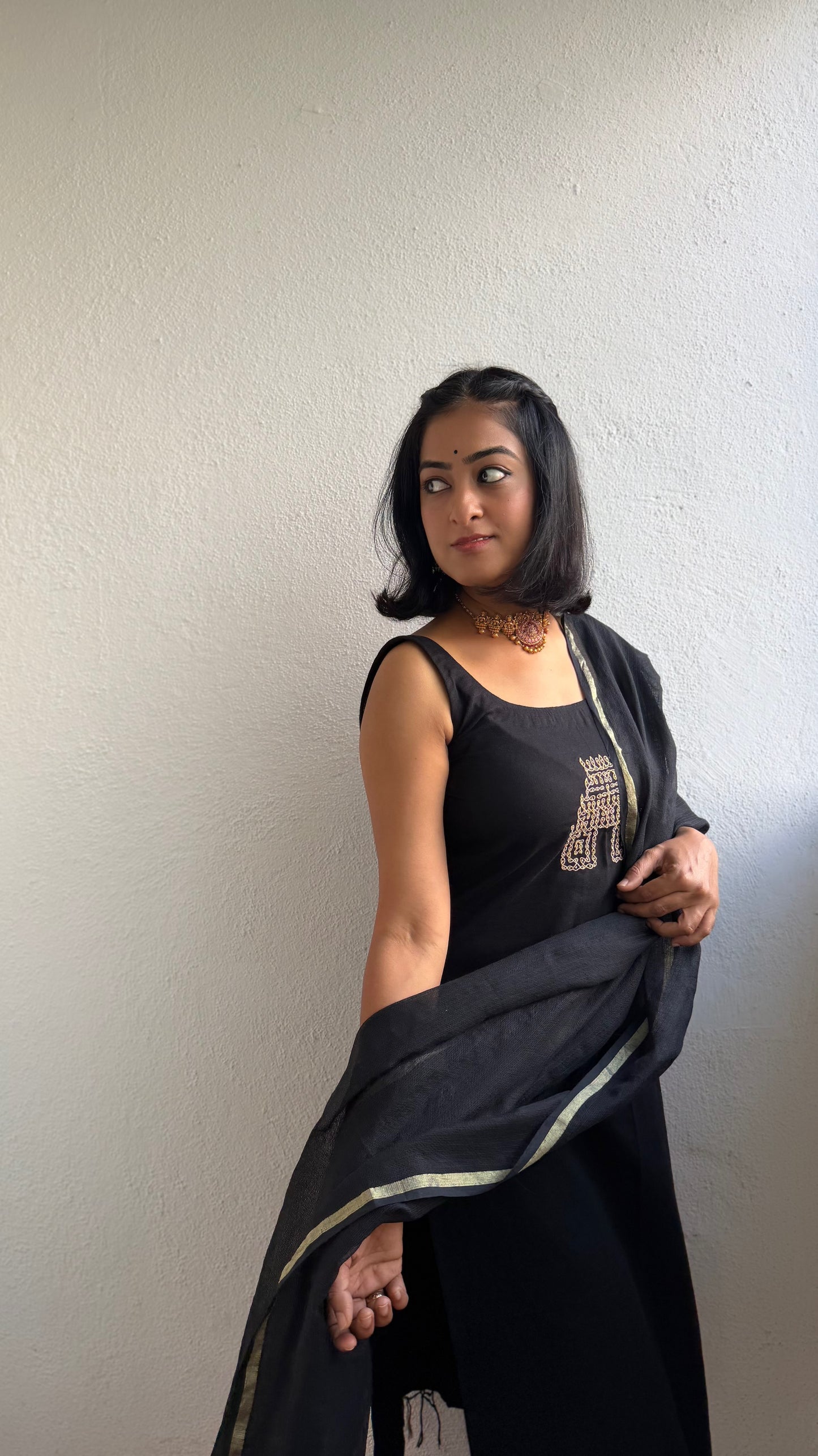 Kovil Vaasal Kurti And Kota Dupatta