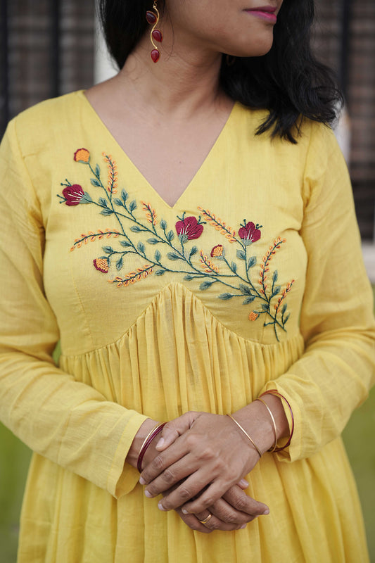 🌼 "Sunshine in Stitches" – The Elegant Alia Cut Kurti 🌼