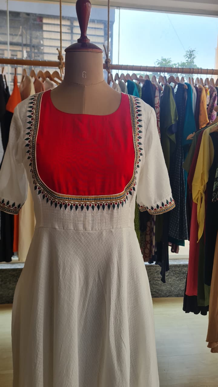 Aura of Ivory & Scarlet-FR1048