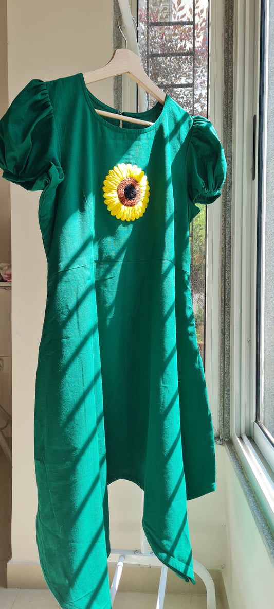 Sculpted Sunflower Serenity
